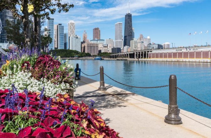 Chicago walkway along the Chicago pier